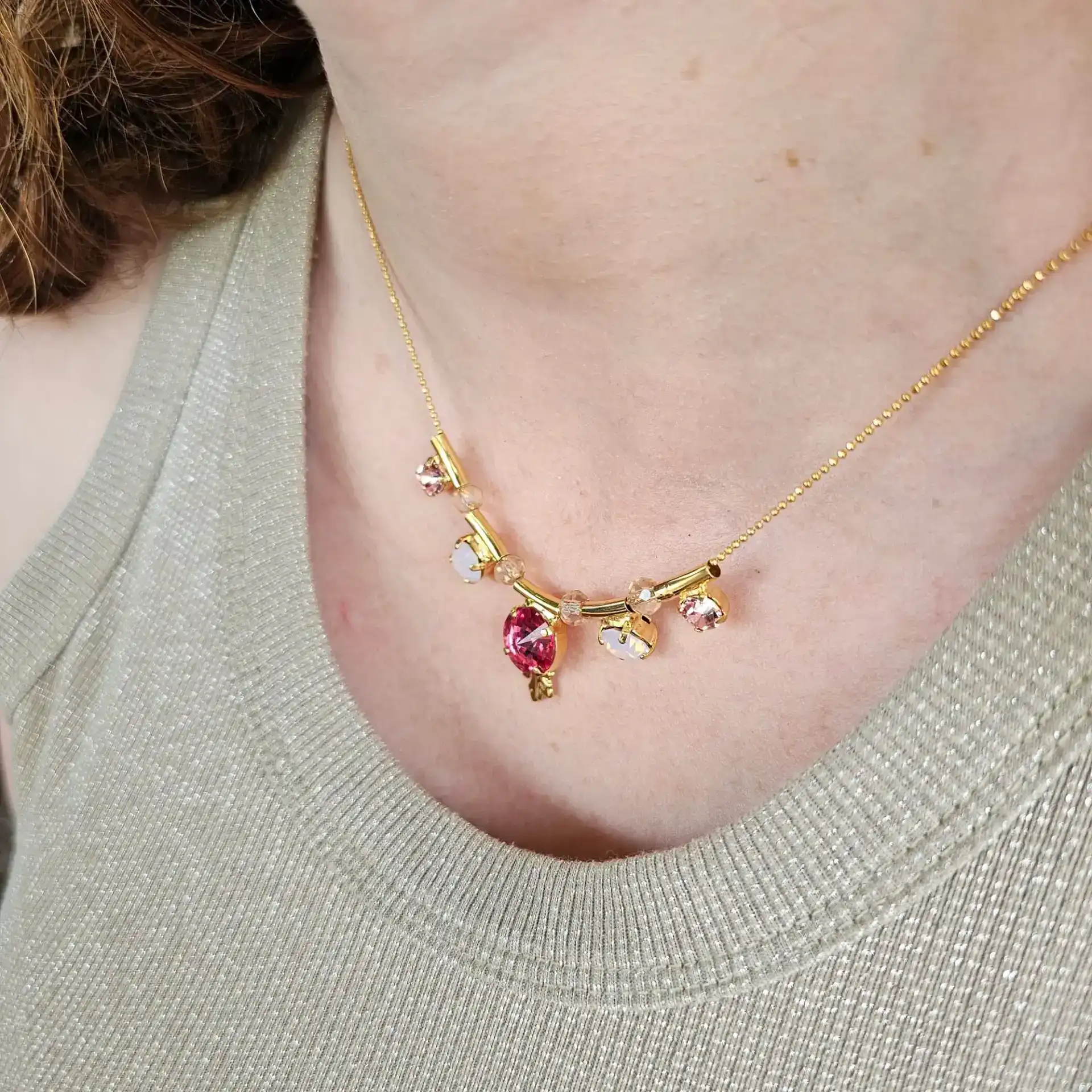 שרשרת קרן מצופה זהב 24K עם קריסטלים | רונה סדנאות יצירה ונפש