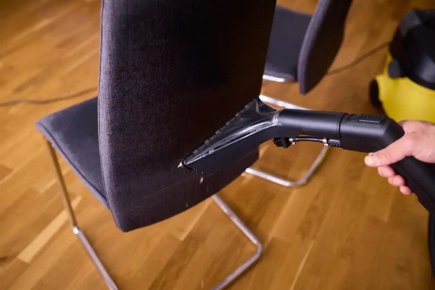 ניקוי כיסאות