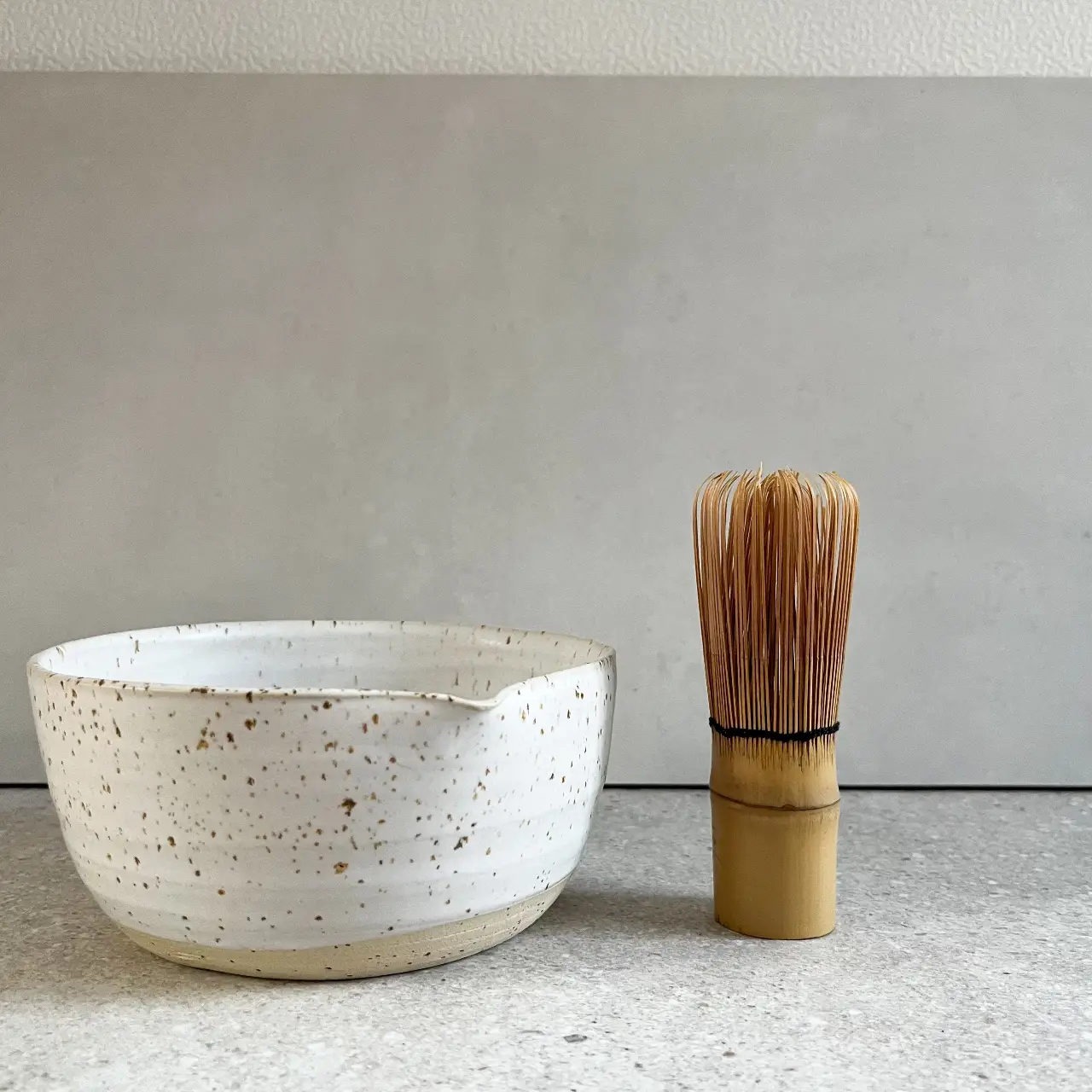 סט קערת מאצ'ה + מעמד