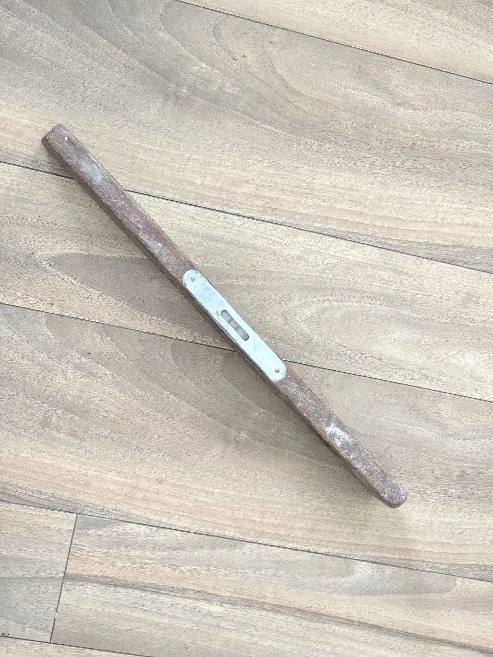 כלי עבודה ישנים מאד ....פלס מים ..........