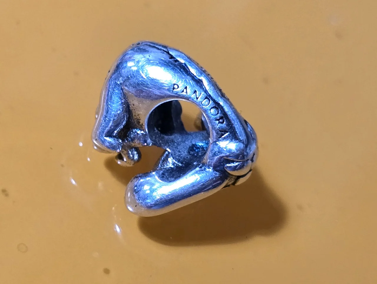 תכשיט מקסים של המותג המוכר Pandora (פנדורה) כסף 925 חתום סיפורי פו הדב