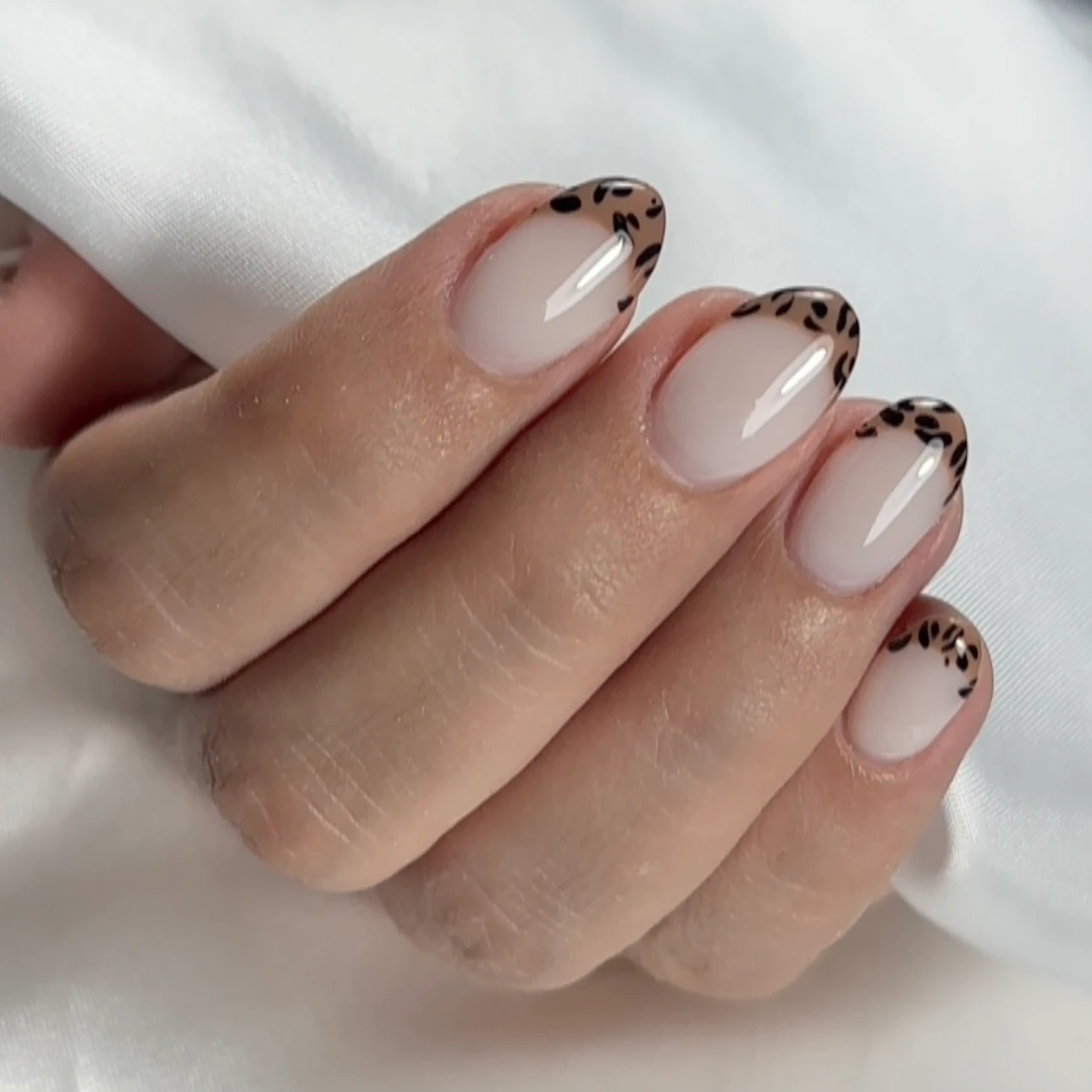 השלמת ציפורן (מתבצעת בג'ל בלבד)