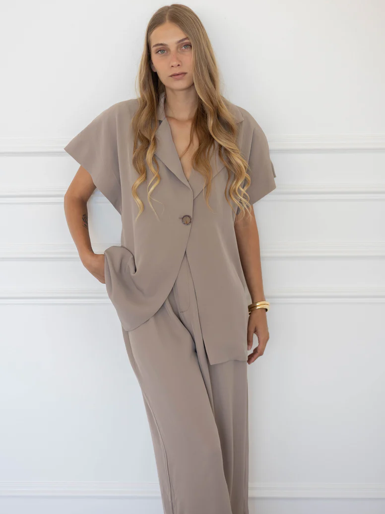 חליפת בלייזר קצר