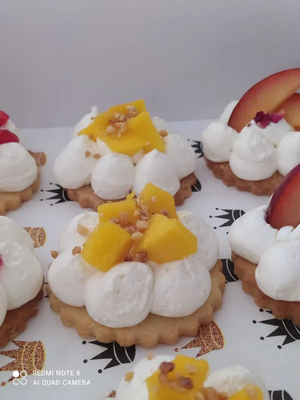 🍒מארז עוגיות בצק פריך שקדים בקישוט פירות עסיסים וטעימים 🍒
