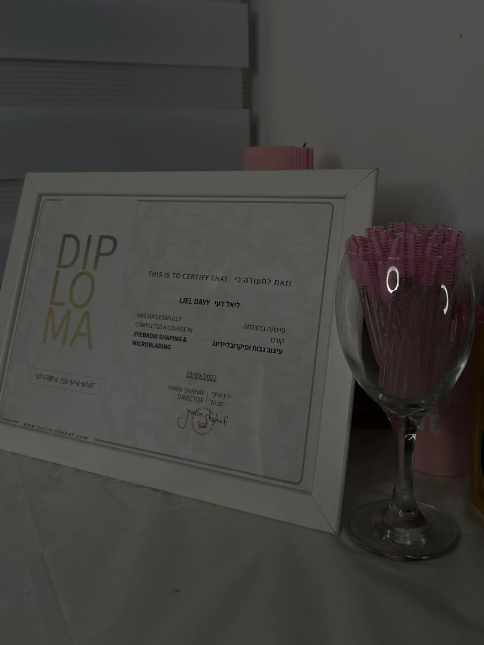 קורס - עיצוב גבות טבעיות + מיקרובליידינג