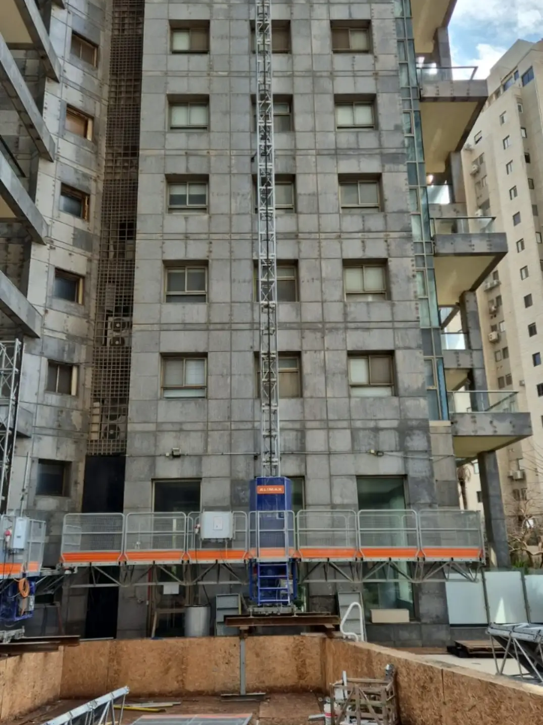 התקנה והשכרה של פיגומי תורן