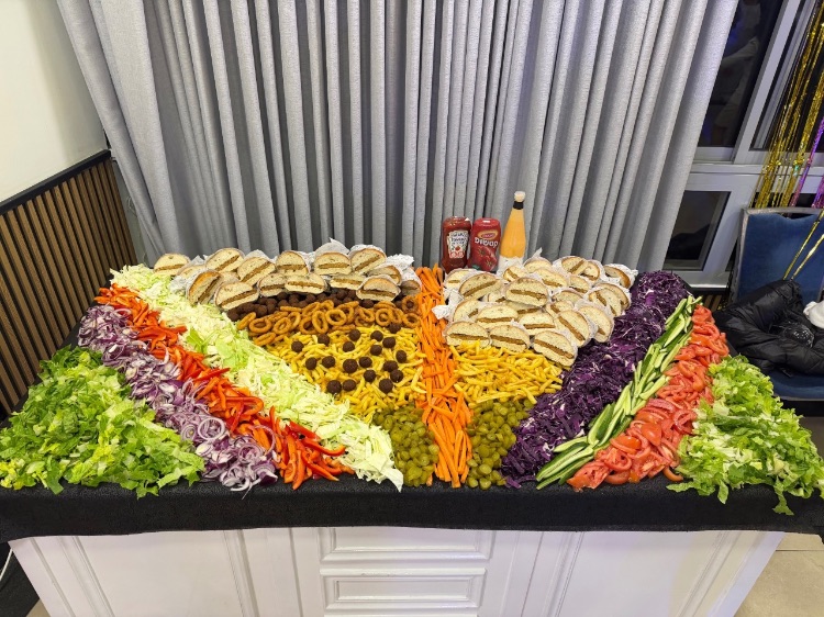 שולחנות שוק לאירועים | בידיים טובות