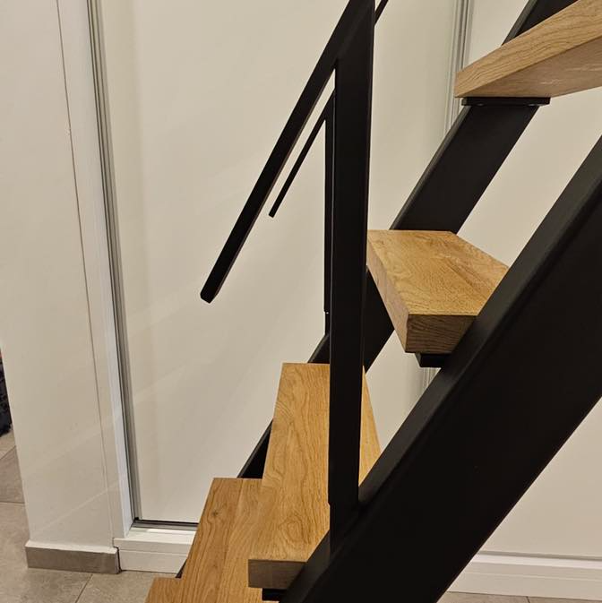 סולם מדרגות לעליית גג