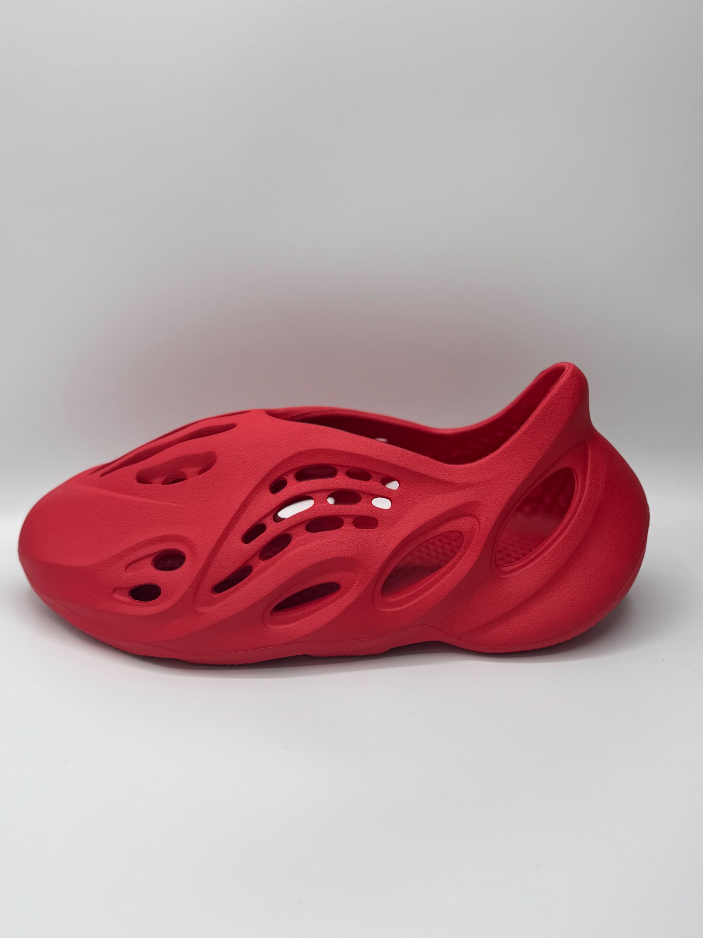 “Adidas Yeezy Foam RNR “Vermillion