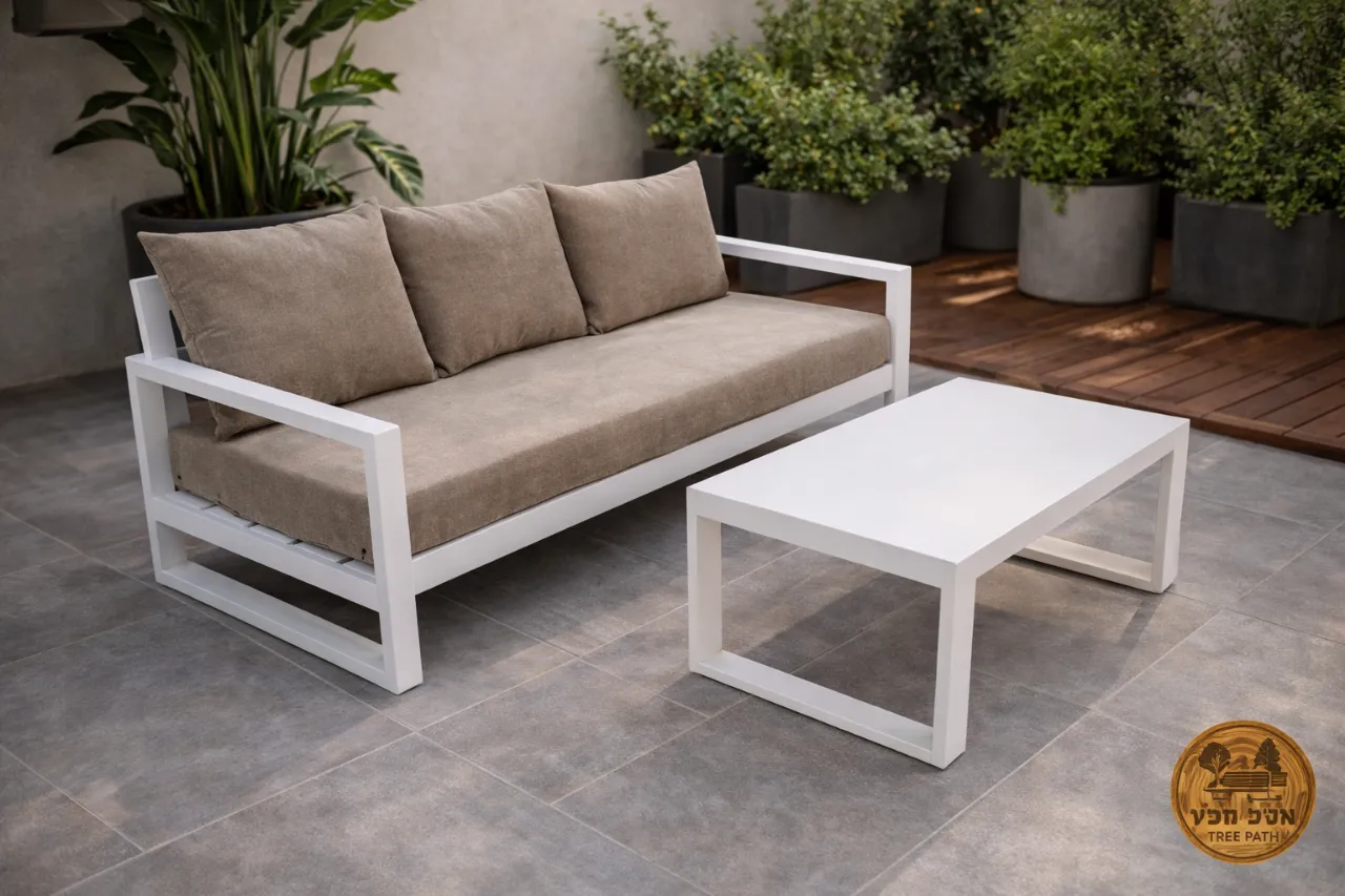 ספת תלת מושבים כולל שולחן תואם