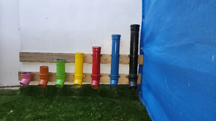 קירות פעילות, בניה וסידור חצרות 