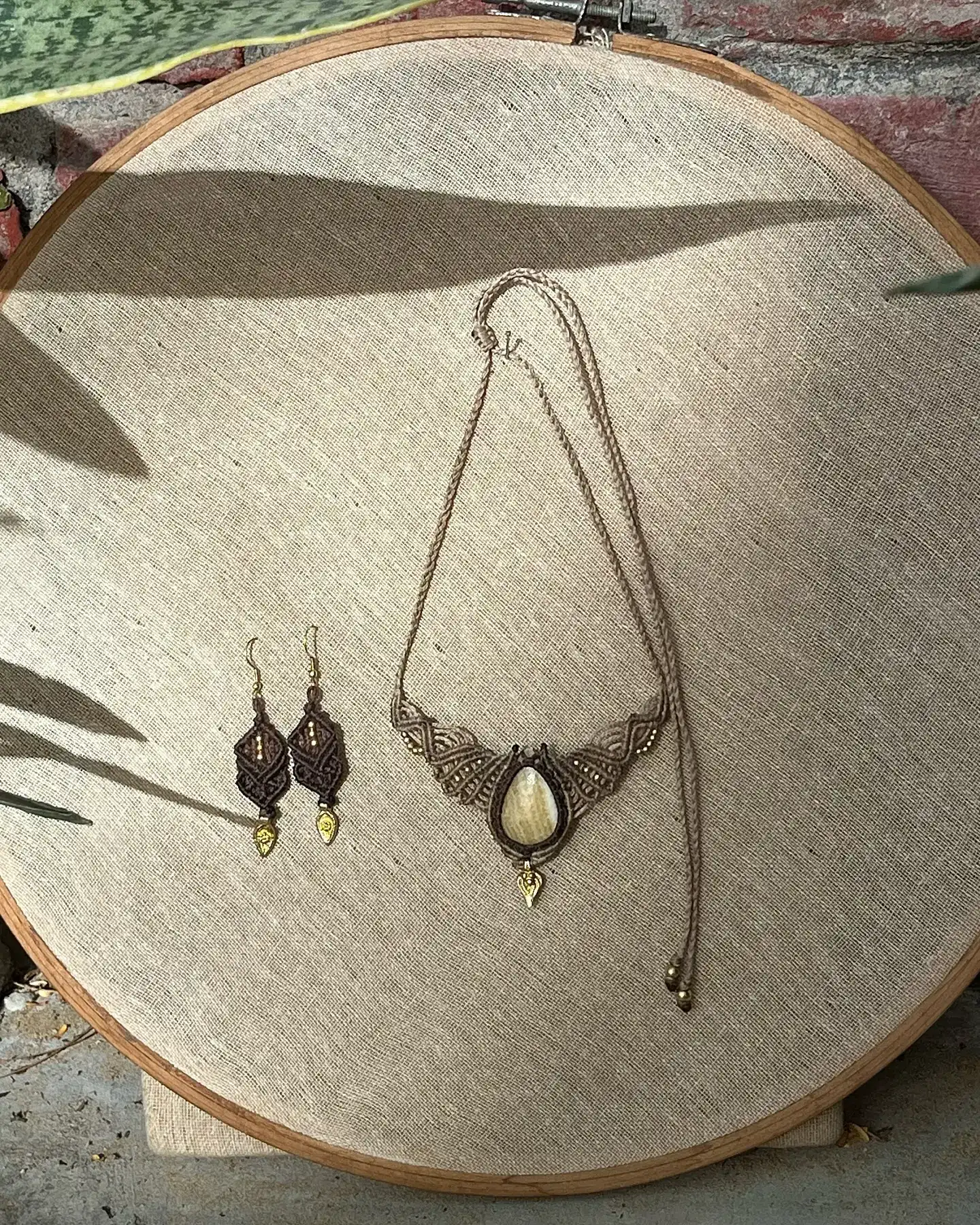 סט עגילים ושרשרת 