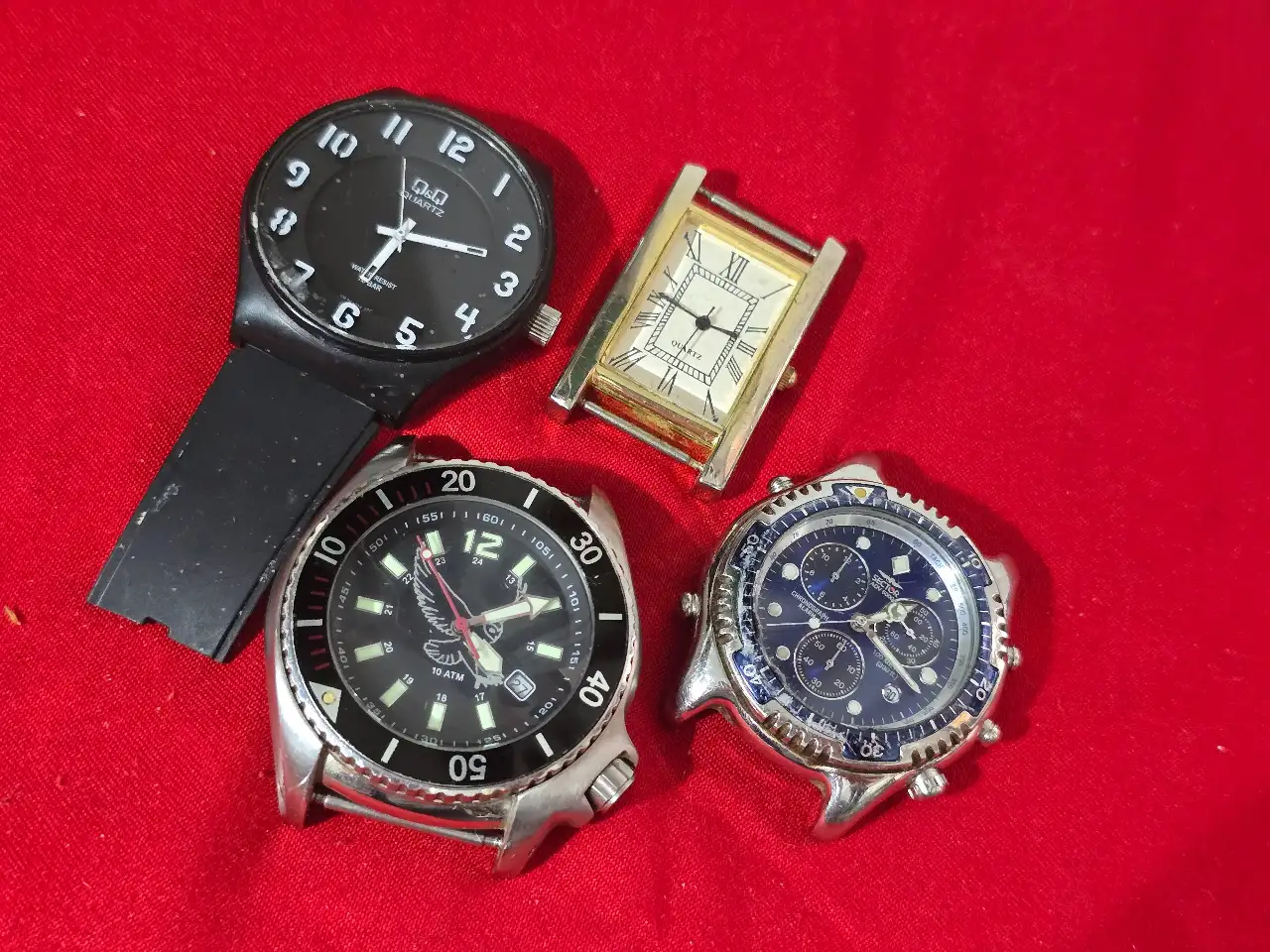 לוט של 4 שעונים כבתמונה לא נבדקה תקינות לאספנים