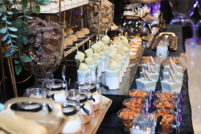 בר בר-מצווה אלגנטי בשחור זהב. עיצוב💫קינוחים💫ומזכרות