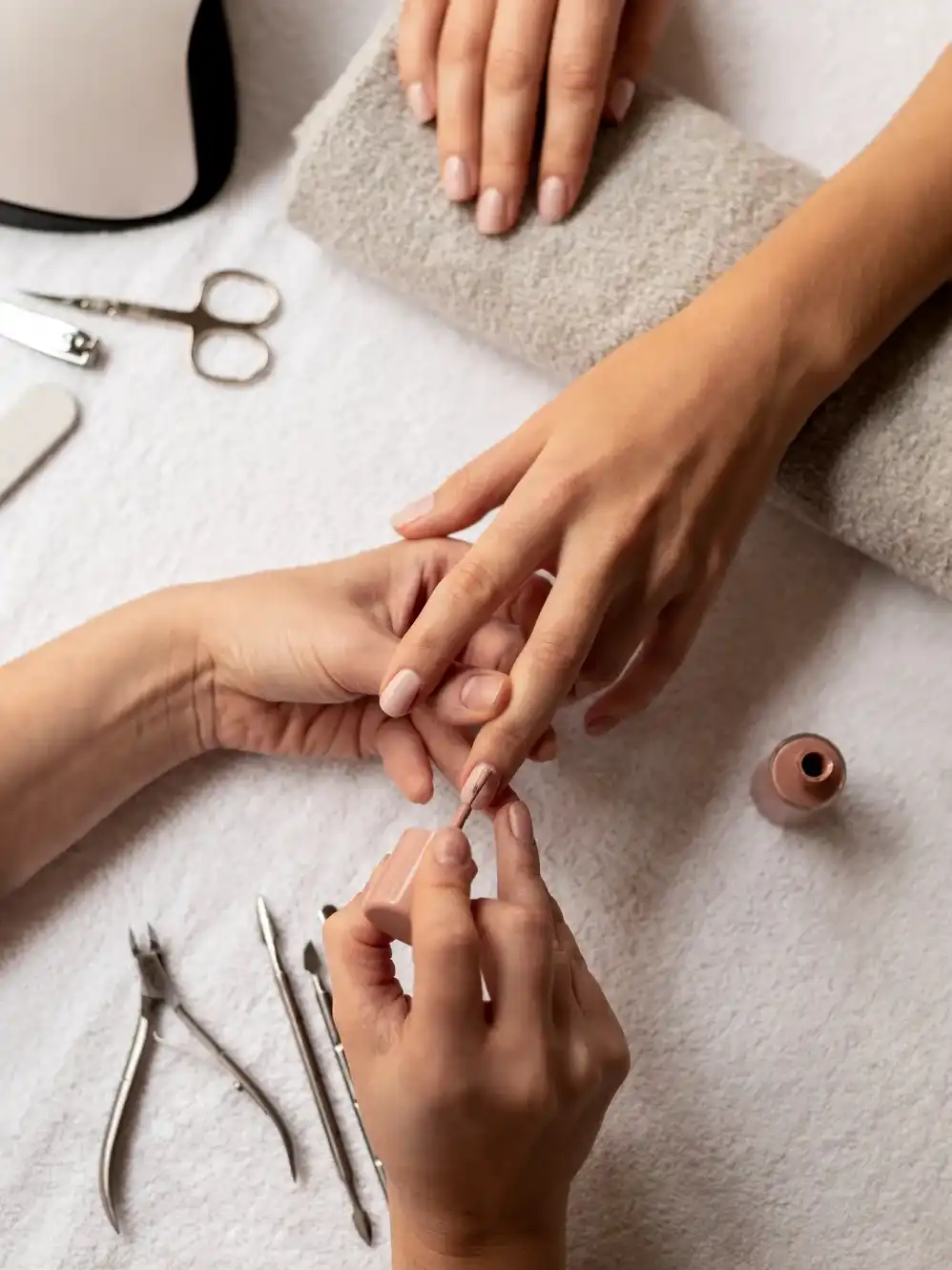 איך לשמור על לק ג'ל לאורך זמן – טיפים מהסטודיו