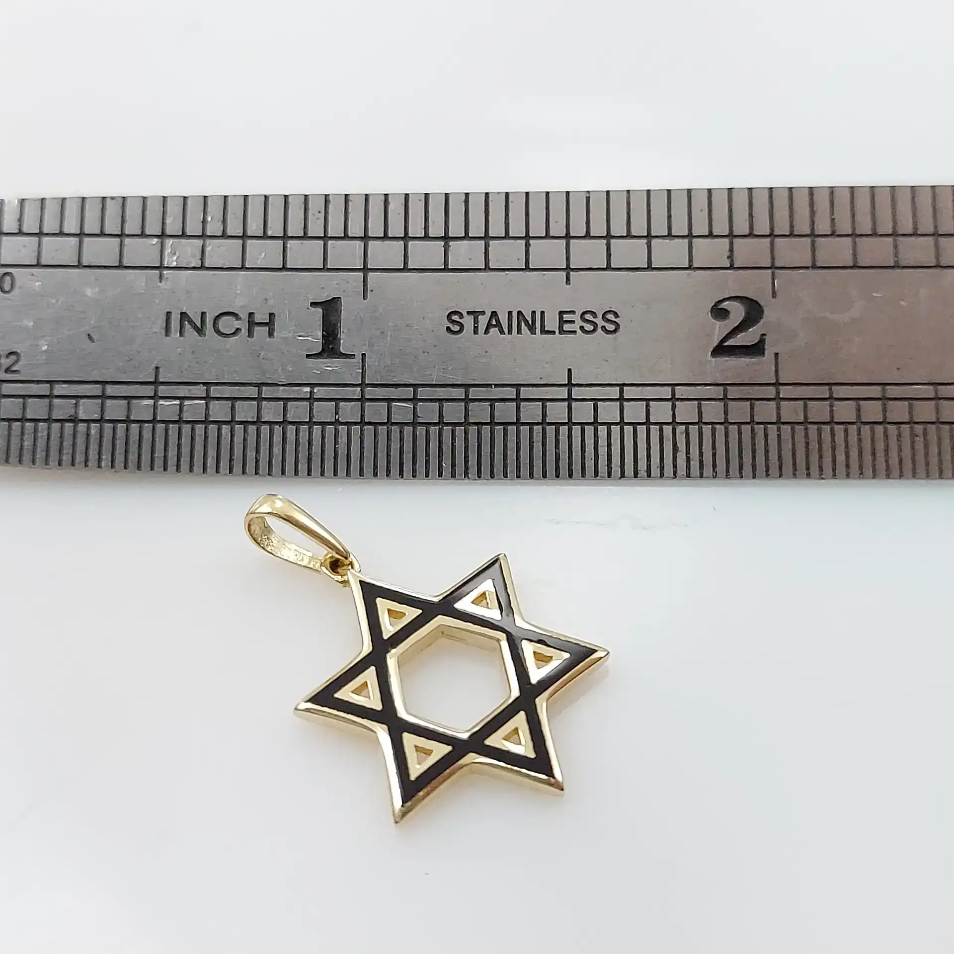 מגן דוד עם אמייל שחור – תליון זהב 14K