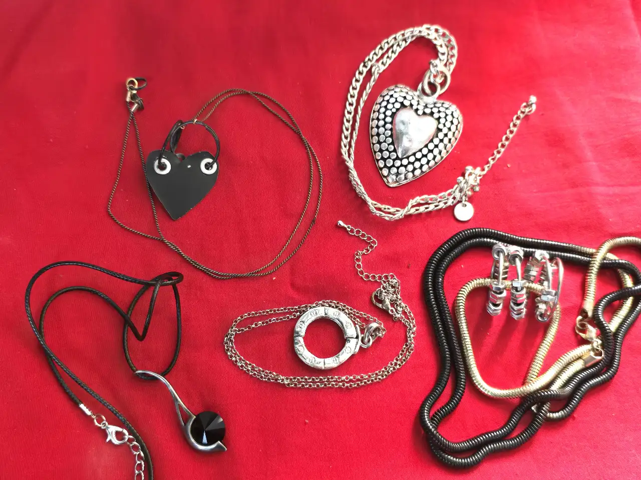 לוט של 5 מחרוזות כולל תליונים מצבים שונים אופנתיים