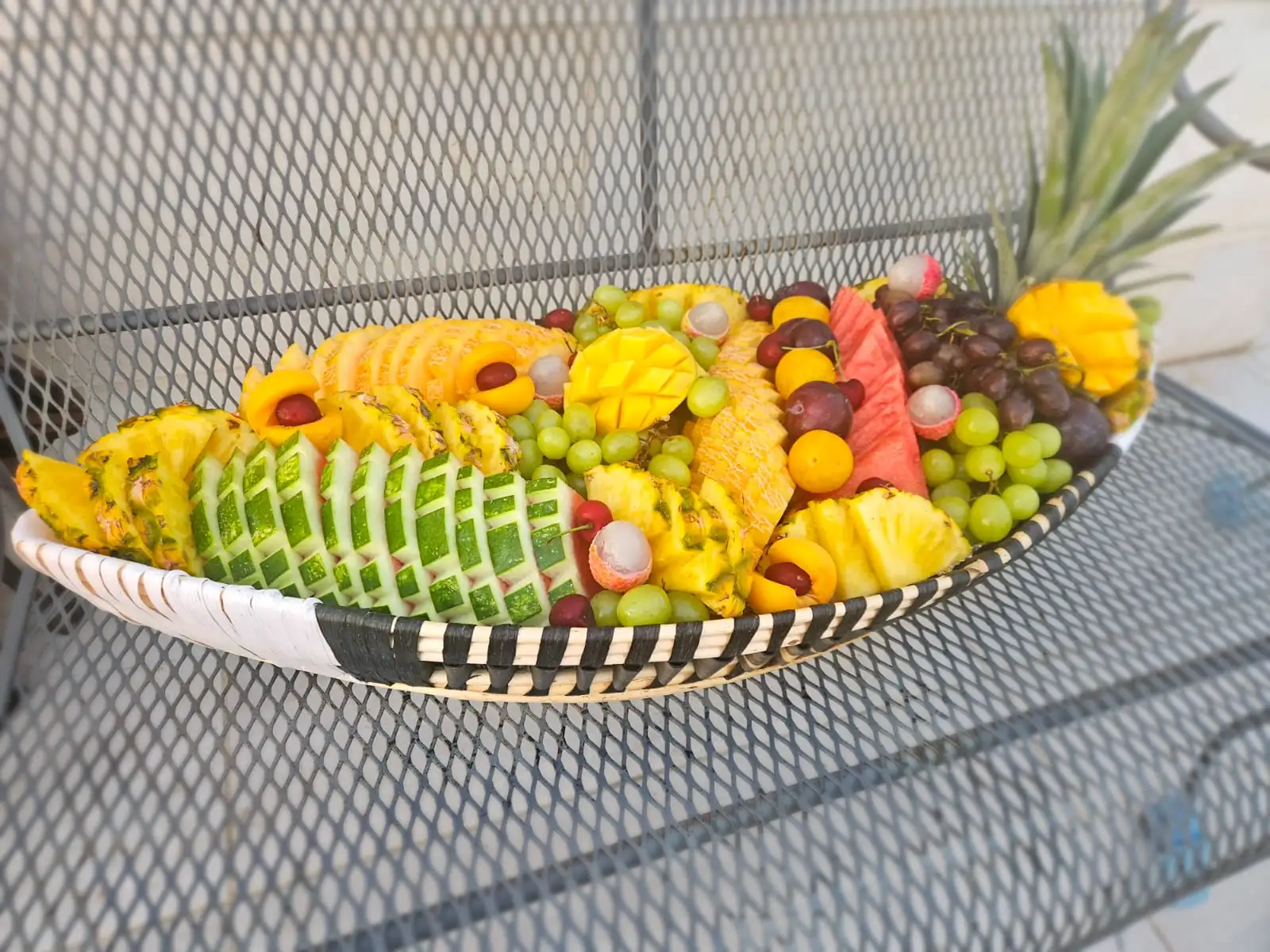 מגשי וקיאק פירות – הדרך המרעננת לאירוח מושלם