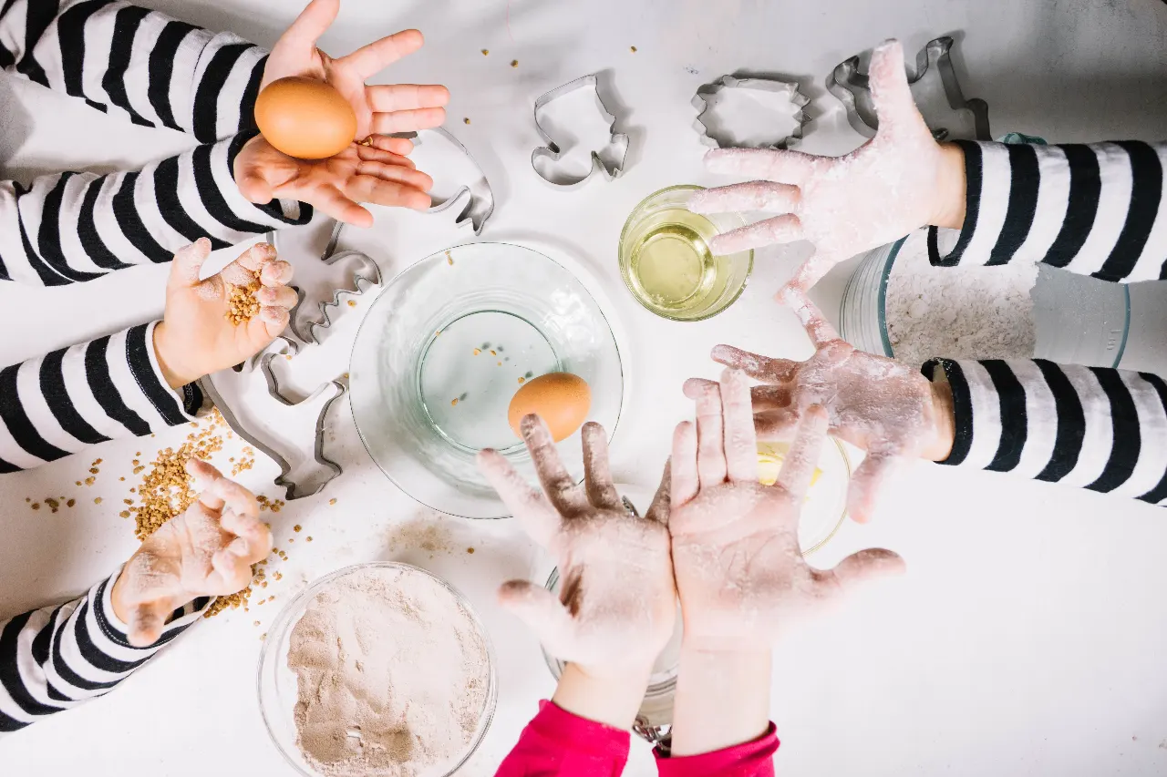 למה סדנאות בצק סוכר לילדים נחשבות לפעילות יצירתית ומפתחת