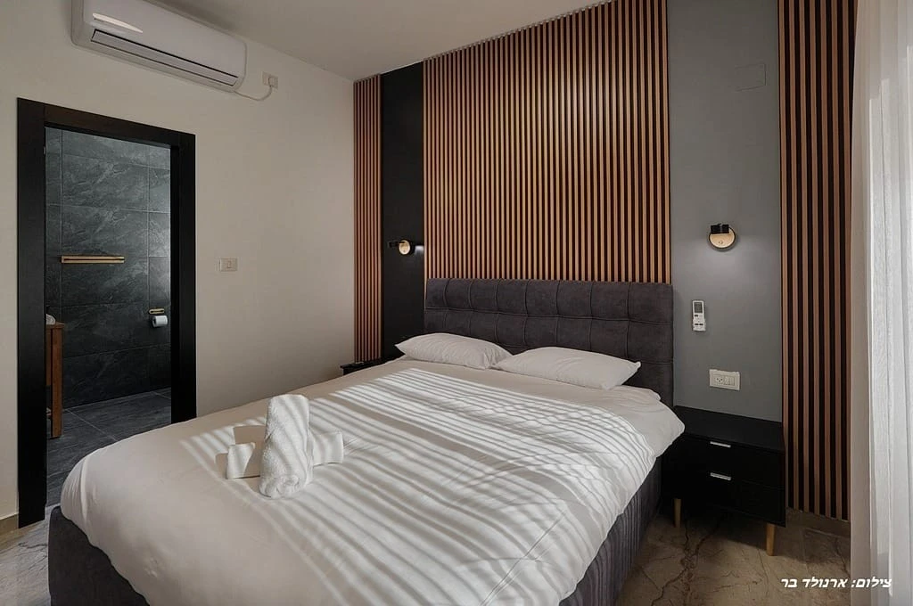 חדרי שינה עם שירותים ומקלחת פרטיים