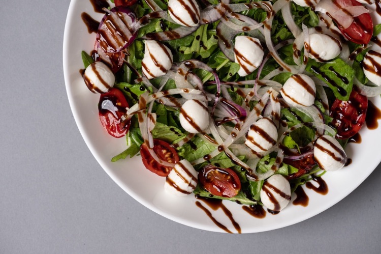 סלט קפרזה - כדורי מוצרלה