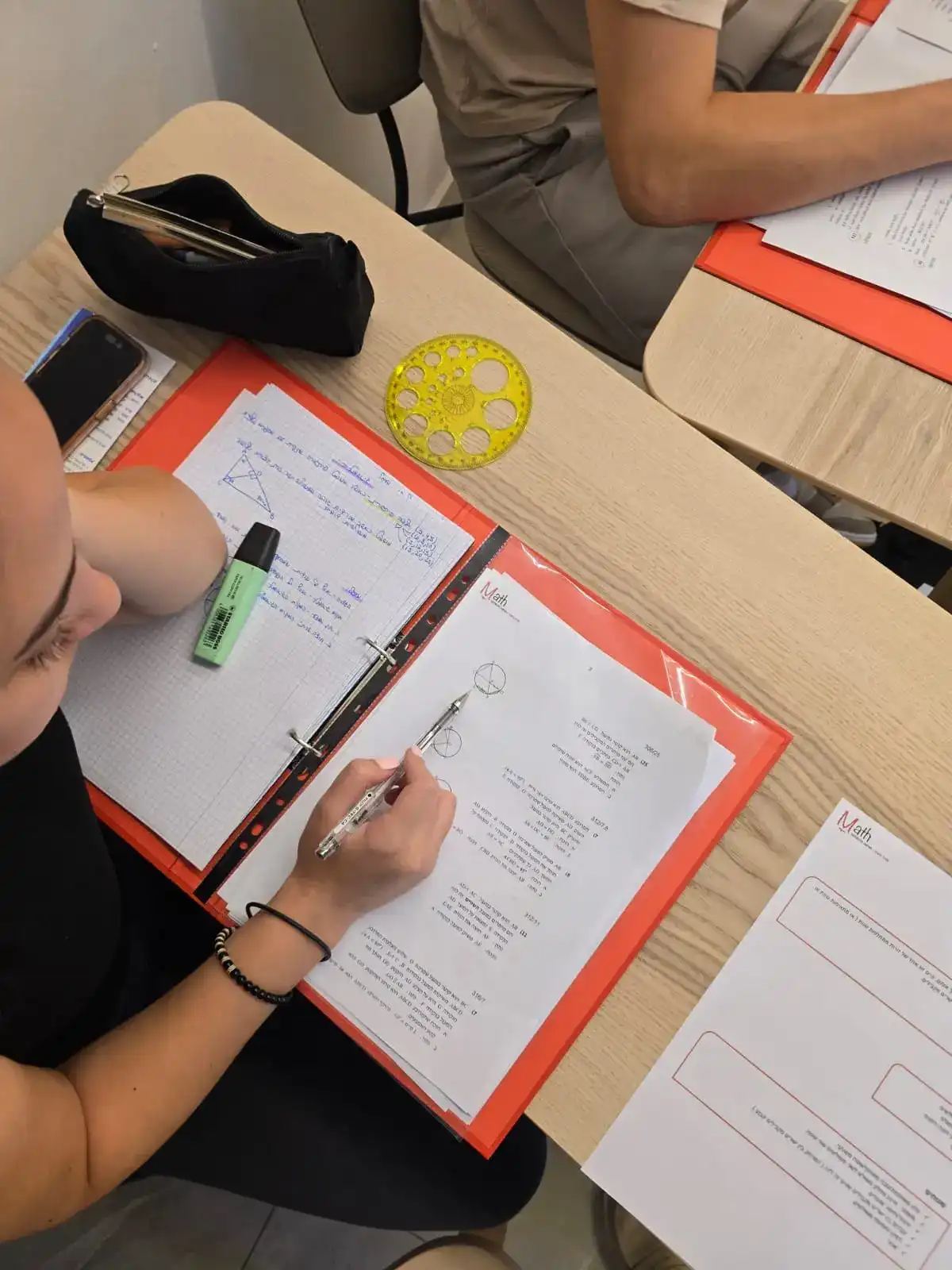 קורסי קיץ לתלמידים מצטיינים בכיתות ט’-יב’ – השקעה שמקדימה את כולם