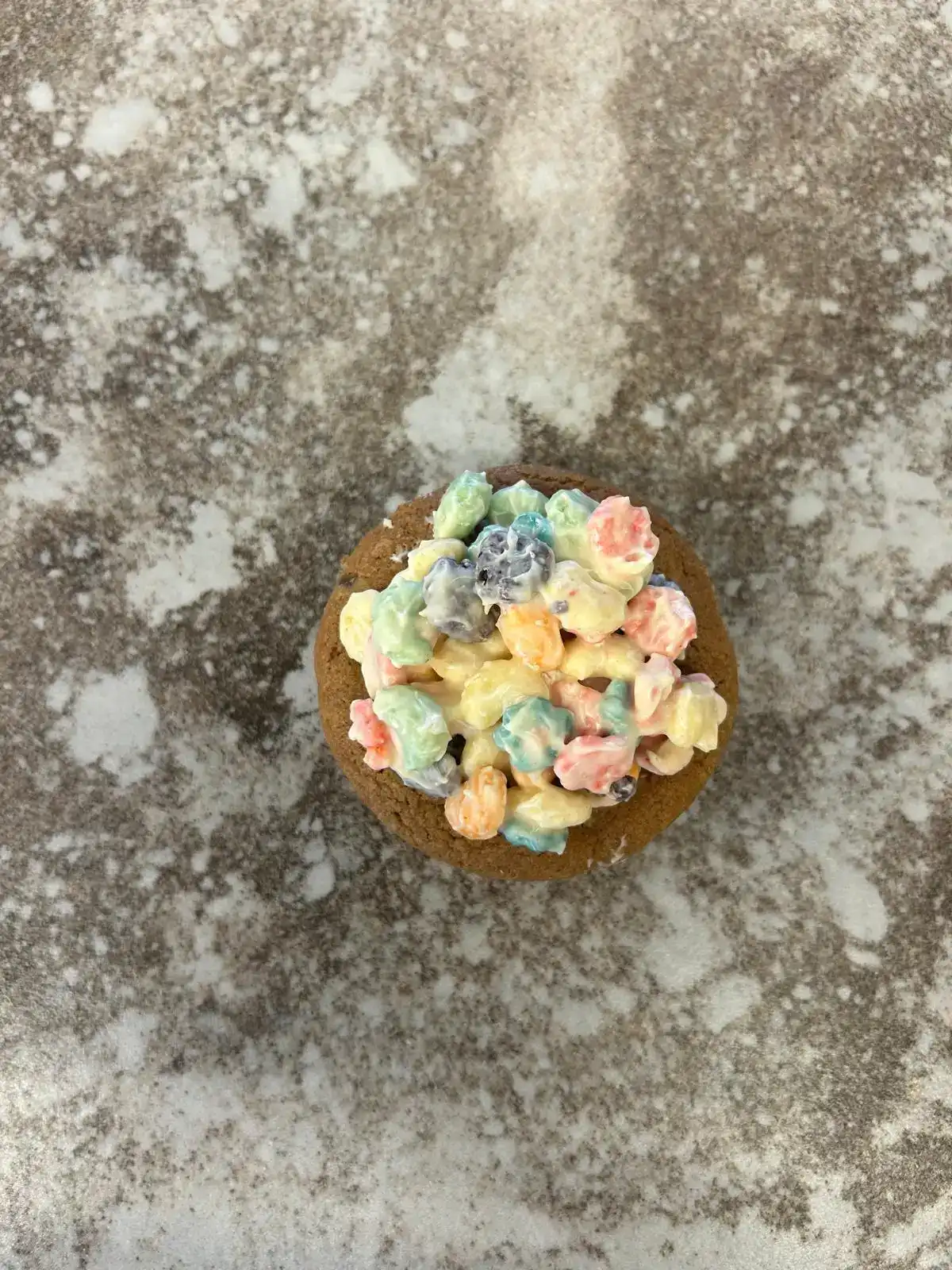 קראמבל קוקיז - מחיר לעוגיה (ניתן לקנות מארז)