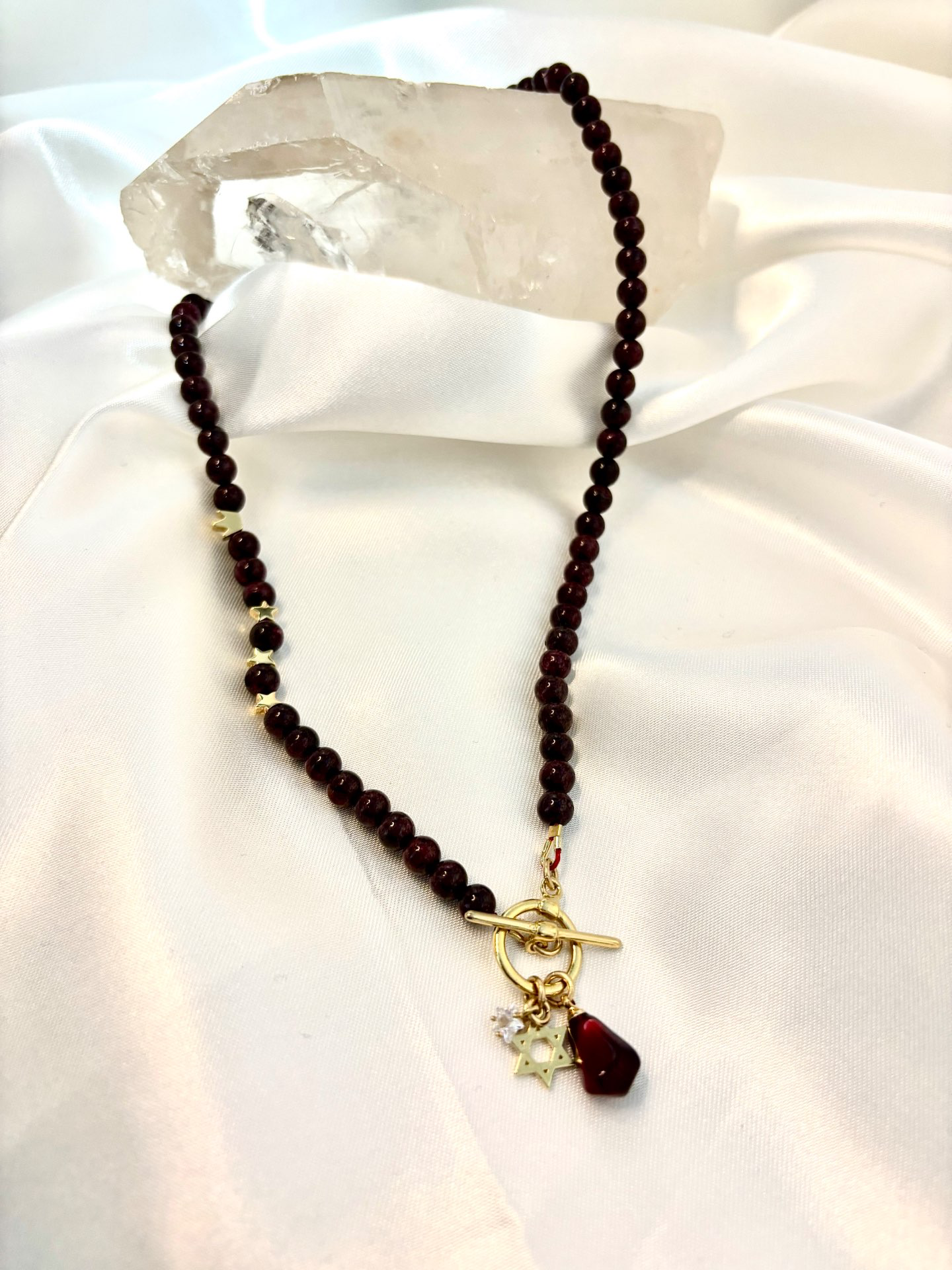 אפרת – שרשרת מאבני גרנט בגוון בורדו עמוק