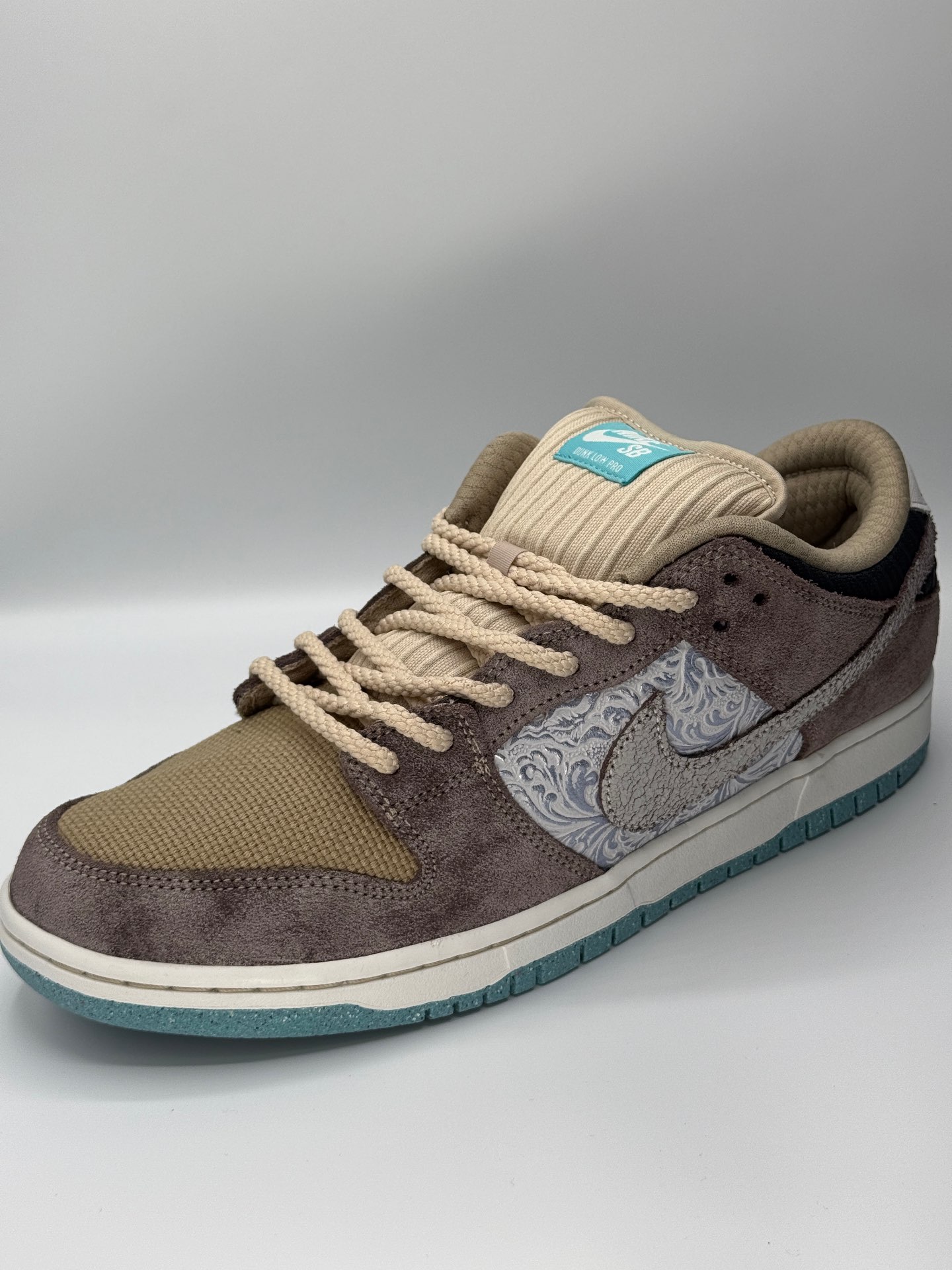 ״Nike SB Dunk Low “Big Money Savings