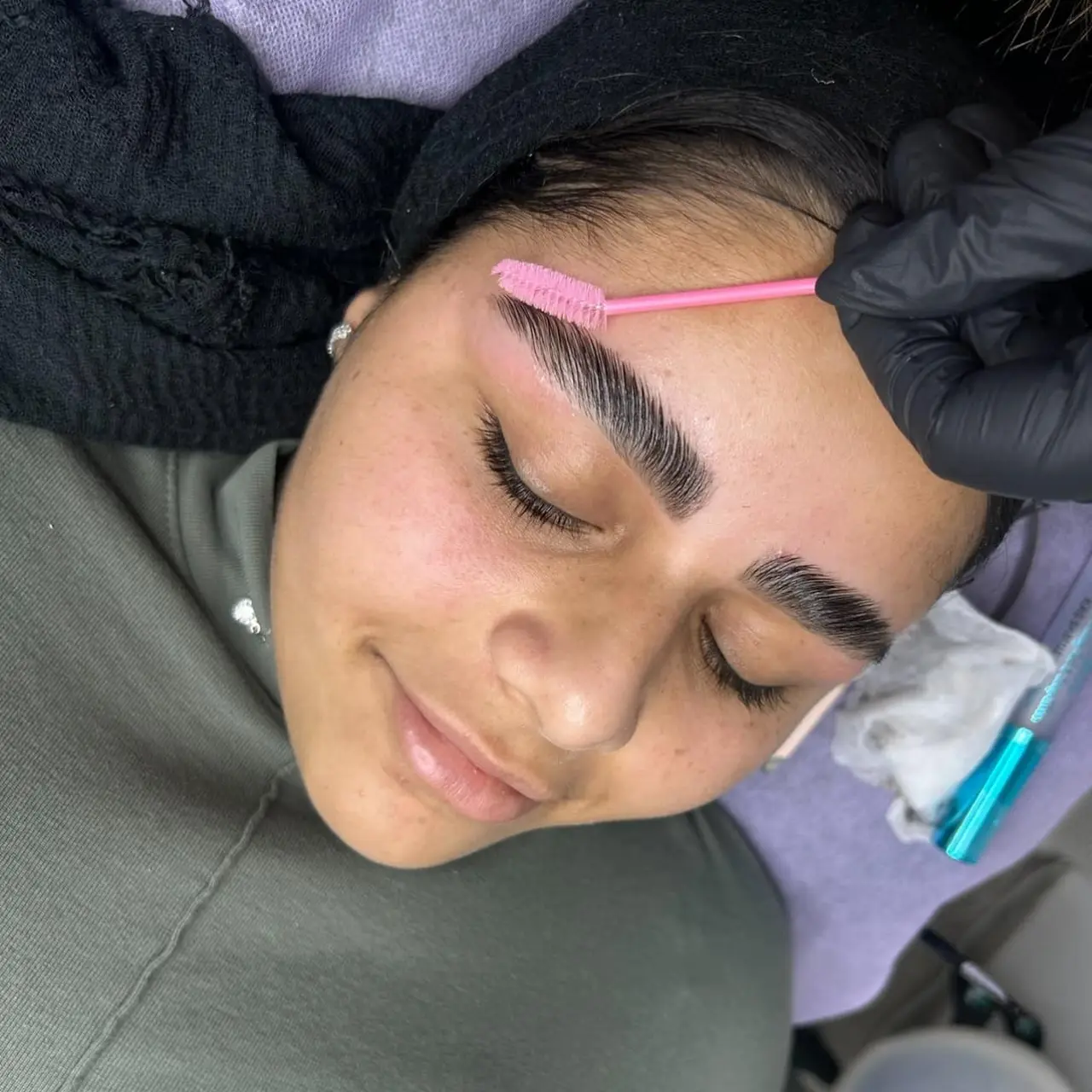 המדריך המלא לעיצוב וטיפוח גבות בבית