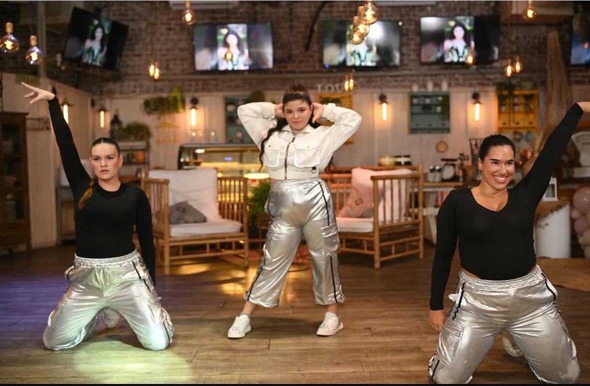 ריקוד בת מצווה – 2 רקדניות