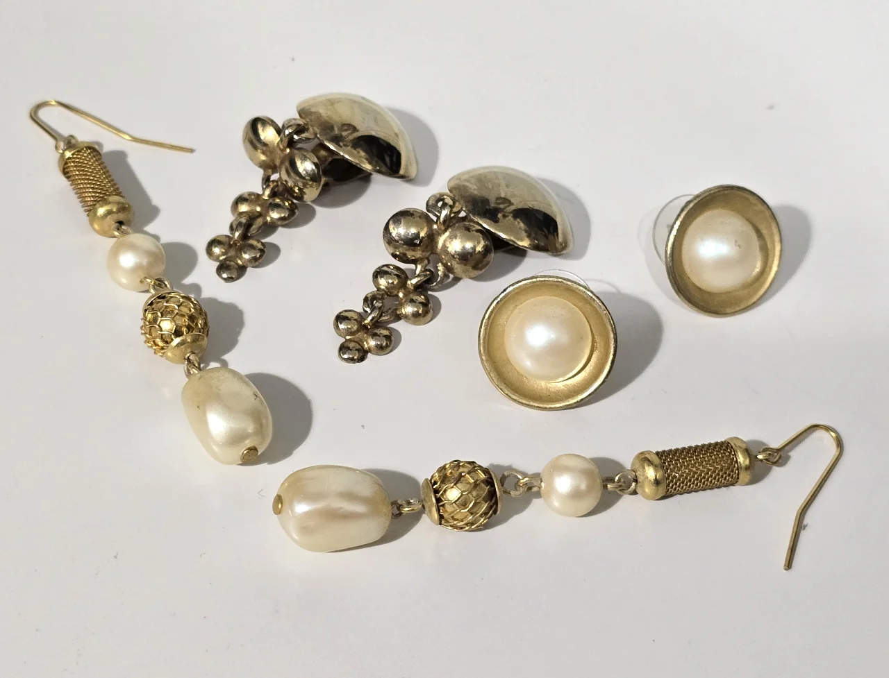 לוט של 3 זוגות עגלים אחד קליפס .ותלויים ...ועגיל עם חור