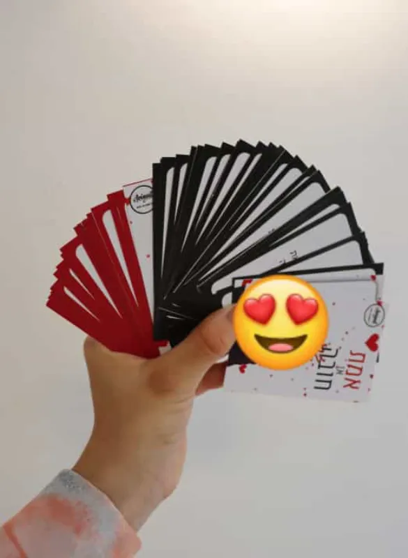 קלפים אמת או חובה זוגי בעיצוב אישי כולל תמונה