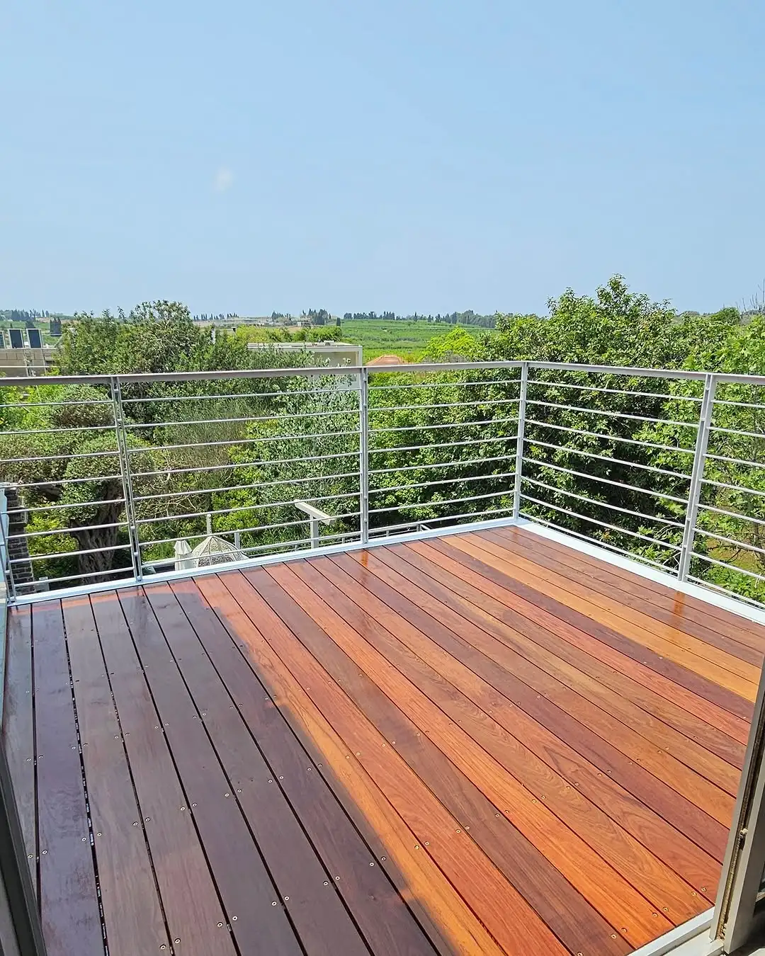 עבודת דק מעץ איפאה