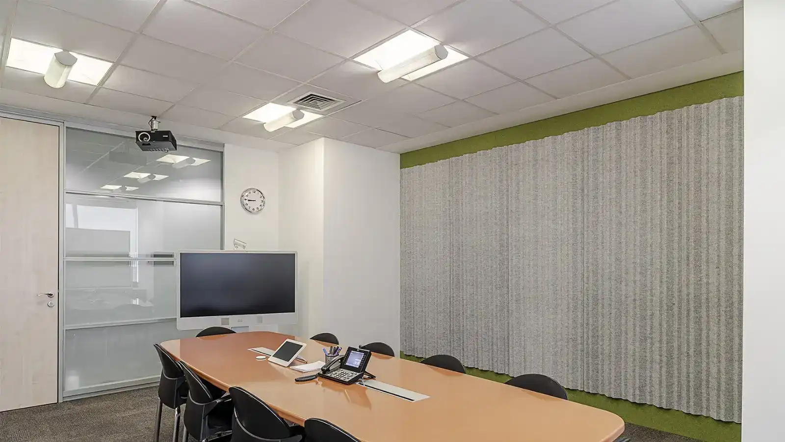  תקרות אקוסטיות צפות ומדבקות