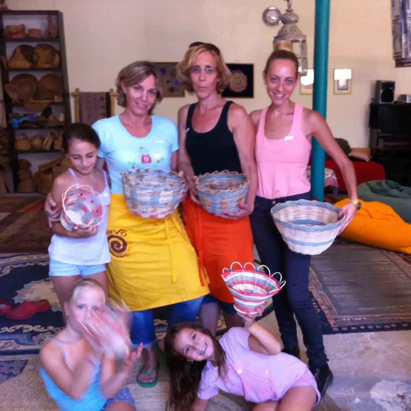 זמן איכות יצירתי לכל המשפחה. לימי הולדת, חופשה, חיזוק הקשר. מגיעה אליכם לבית, לצימר וכמובן בסטודיו בדגניה א'.  