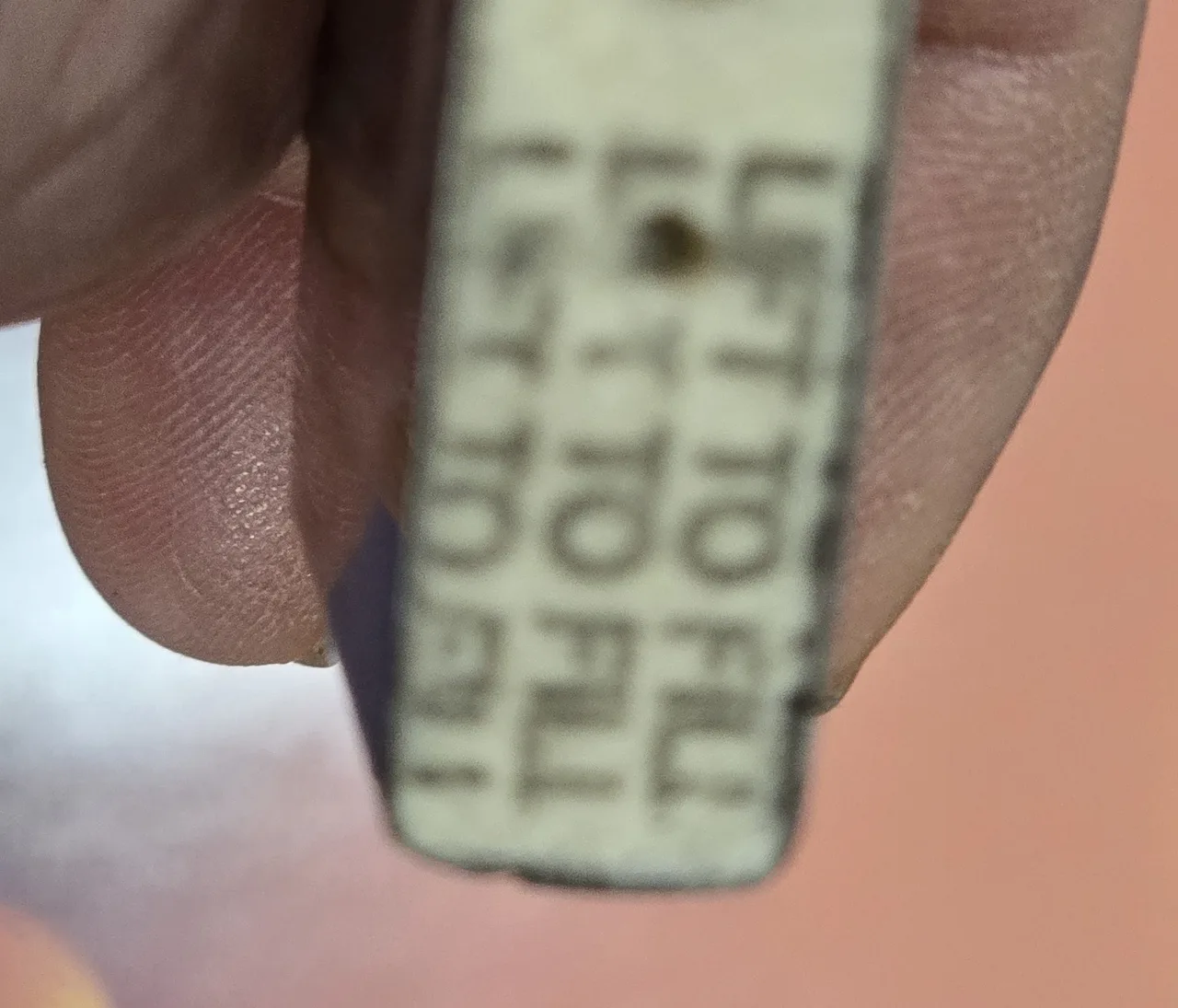 "Zippo" מצית zippo (זיפו) ישן ואיכותי כנראה ממהדורה מוגבלת, חדש לחלוטין באריזה. לא נעשה שימוש מעולם. זקוק למילוי. הגיע מאוסף גדול של אספן מצתים.