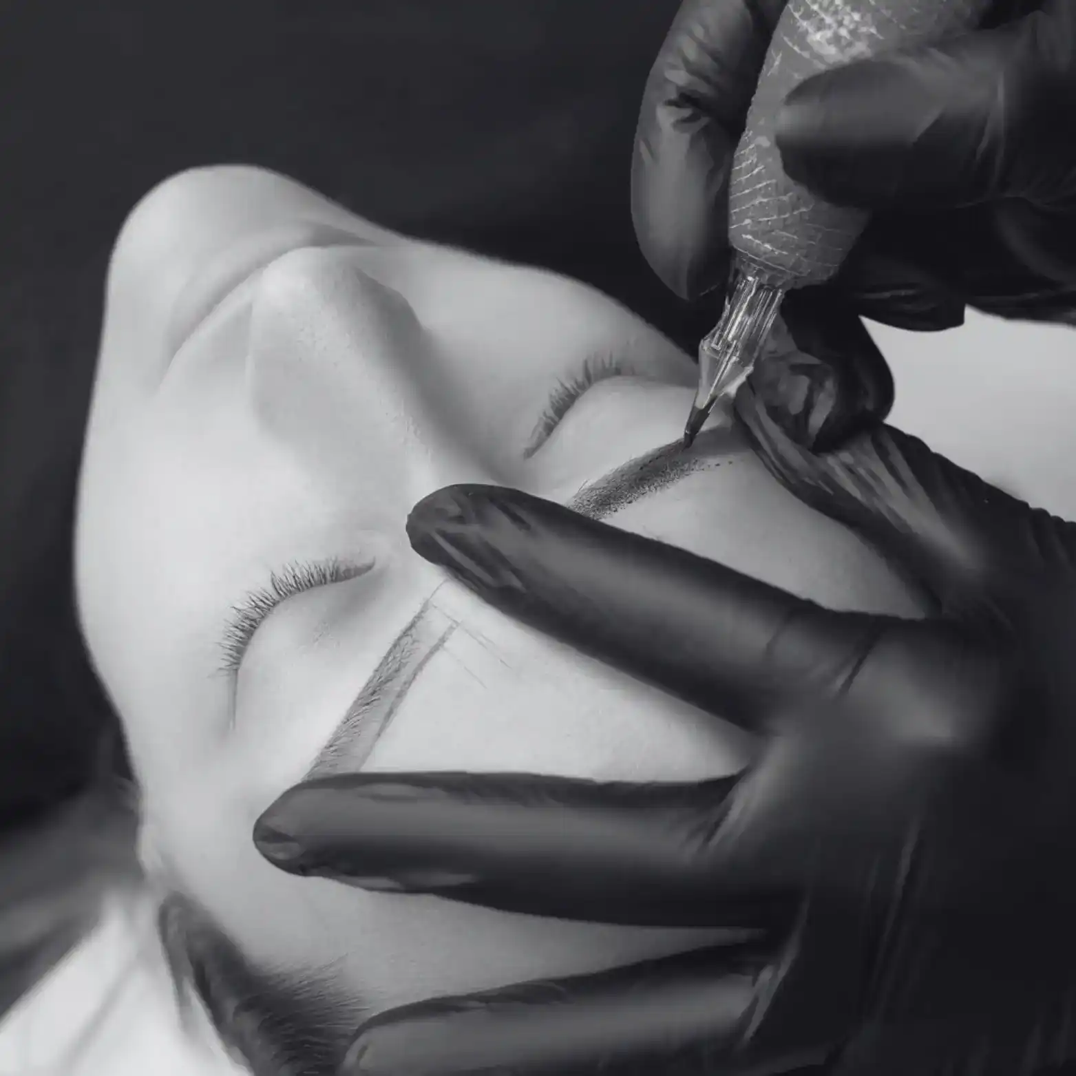 עיצוב גבות ושפם – ההשלמה המושלמת למראה מטופח