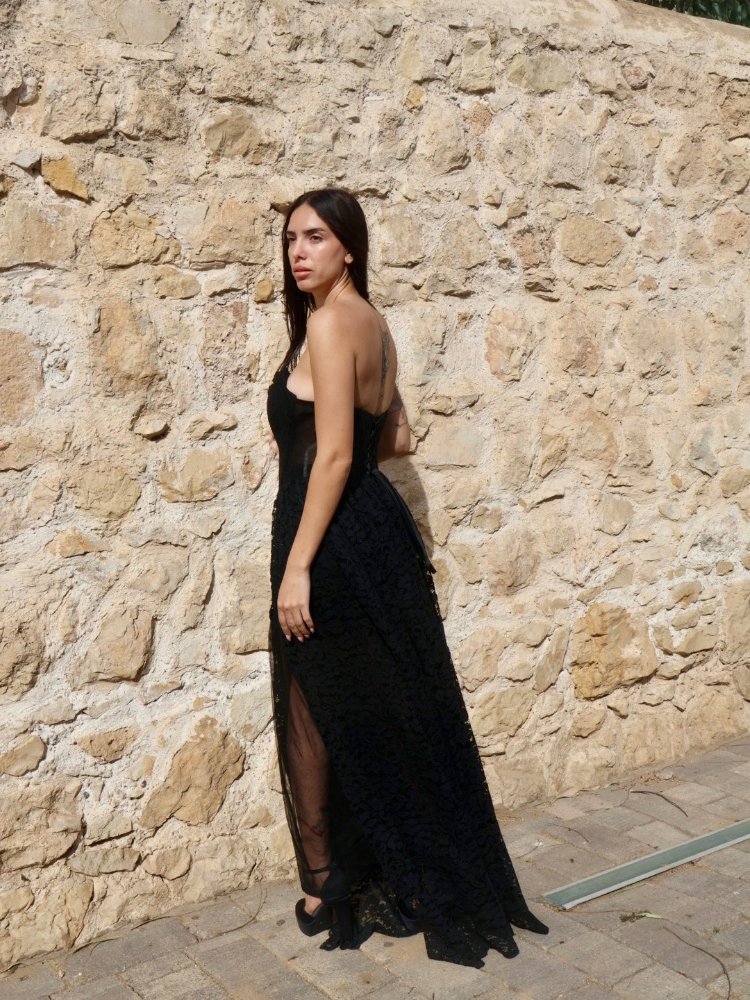 פרח סירה שחור