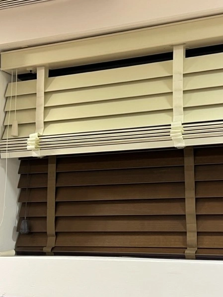 תריס וניציאני דמוי עץ