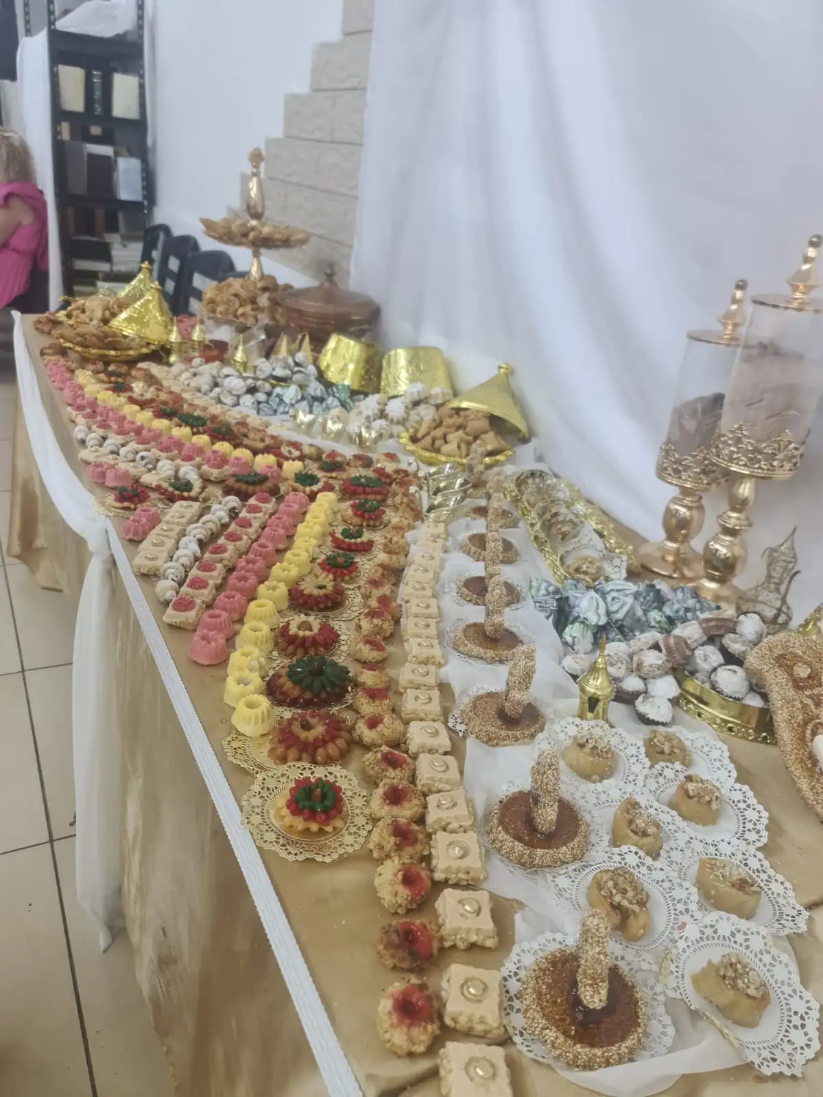 שולחנות מעוצבים