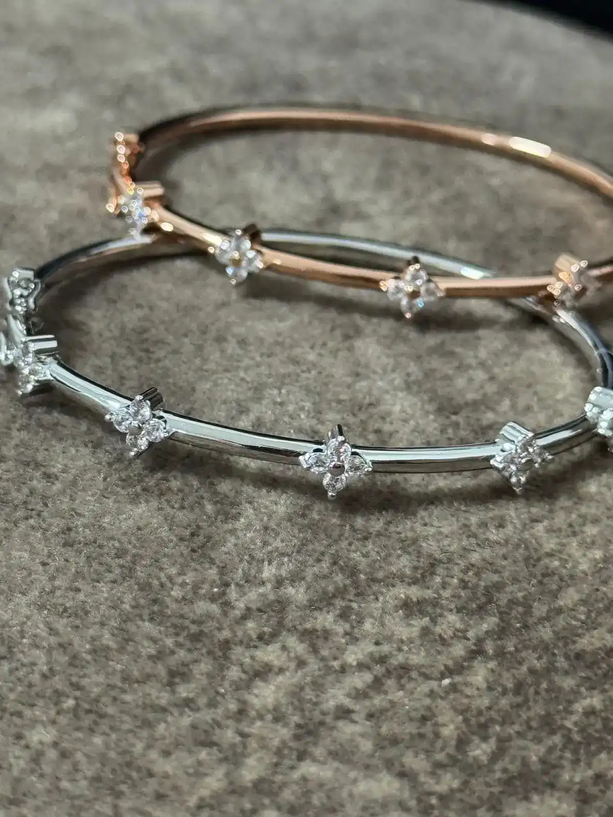 צמיד טניס קשיח