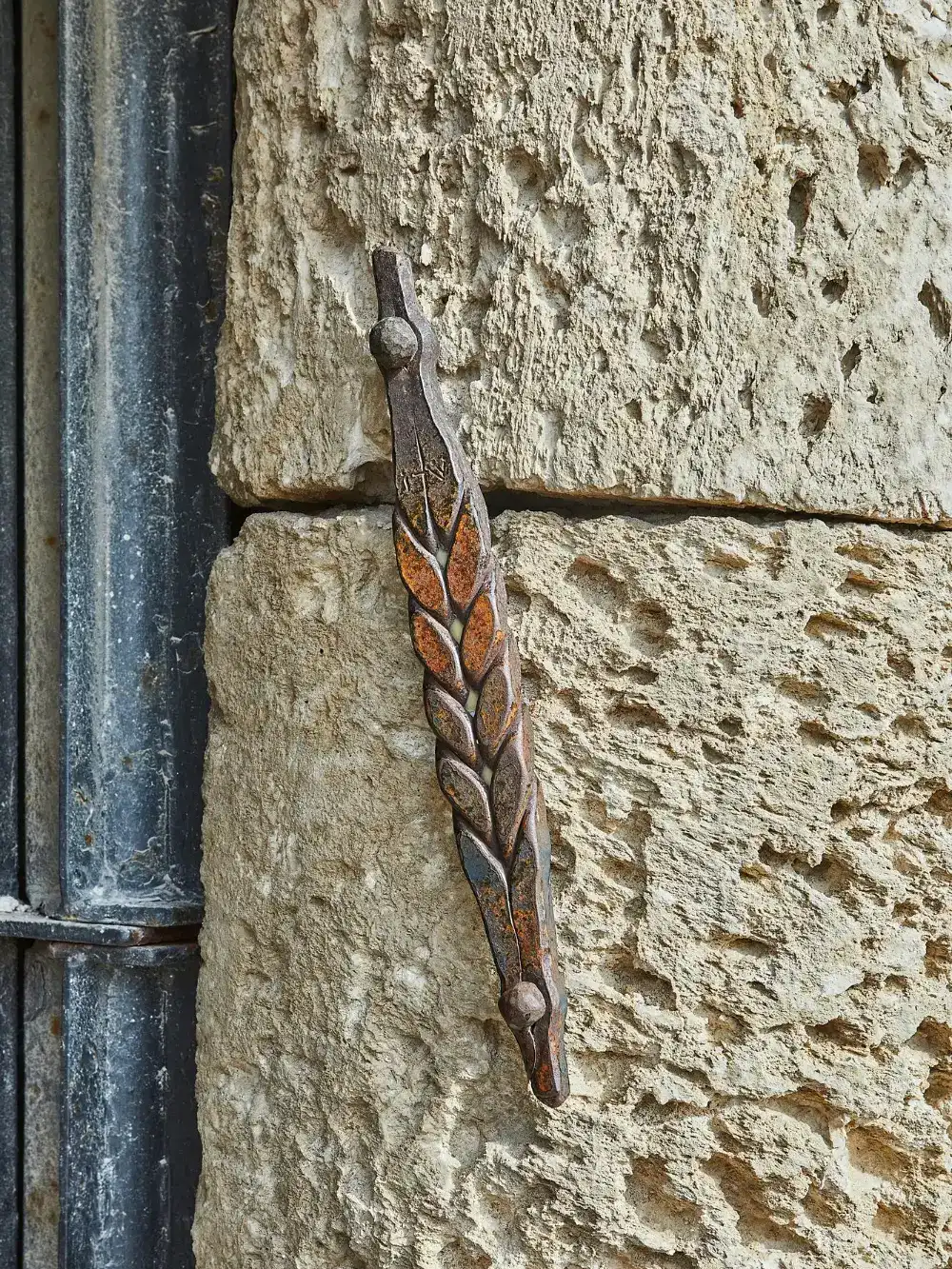 כיצד מזוזה שומרת על הבית?