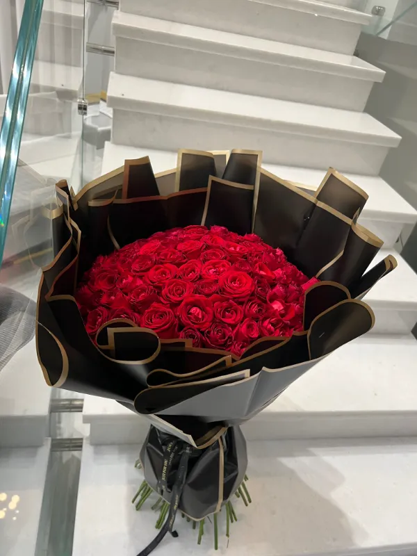 red roses 🌹