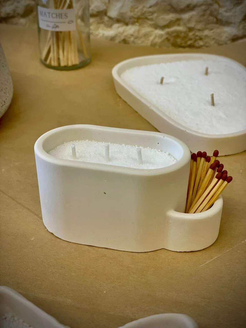 נר אובלי קטן עם מקום לגפרורים