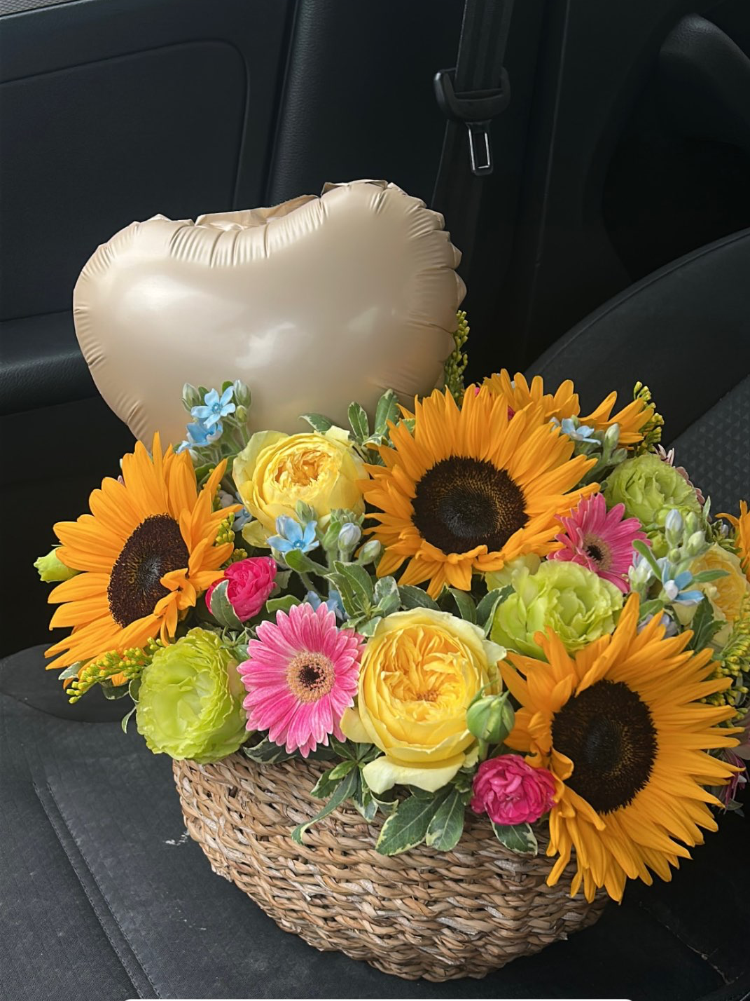 סלסת פרחים עם בלון 420₪