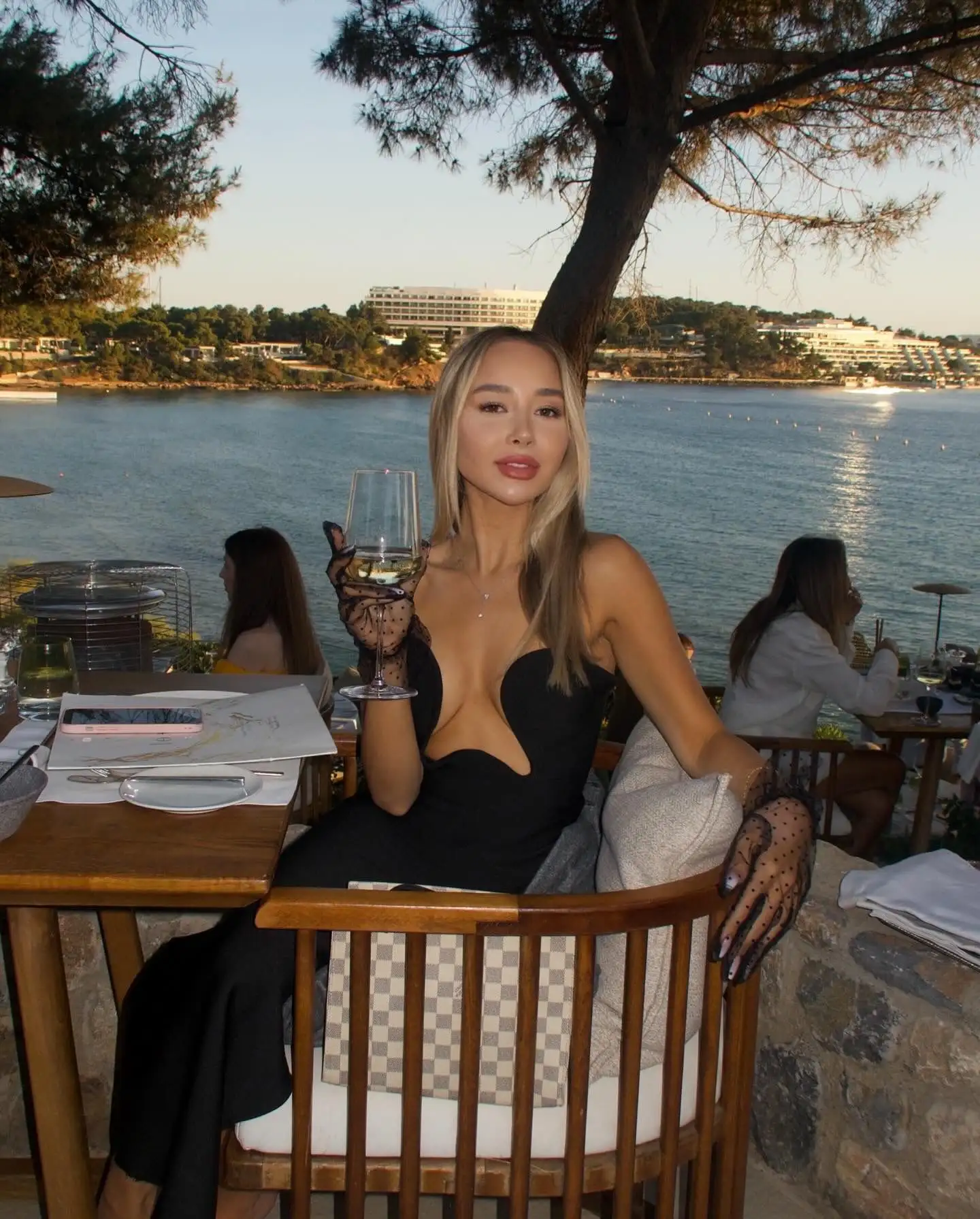 איך לבחור את שמלת הערב המושלמת לכל אירוע