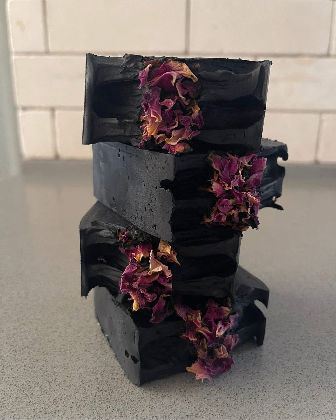 סבון טיפולי - פחם פעיל וורדים