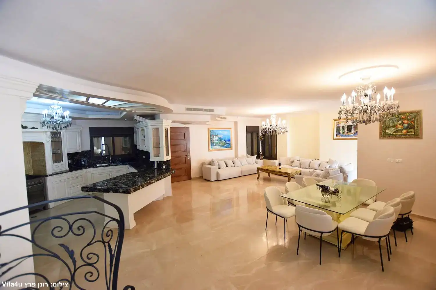 וילה בכפר ורדים