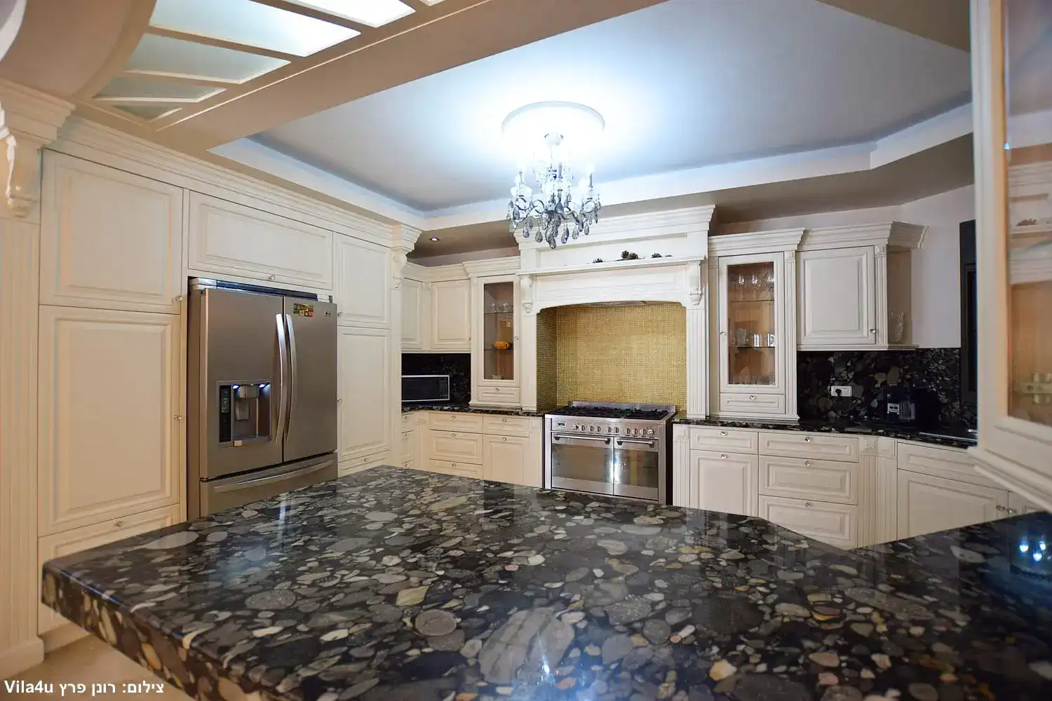 וילה בכפר ורדים